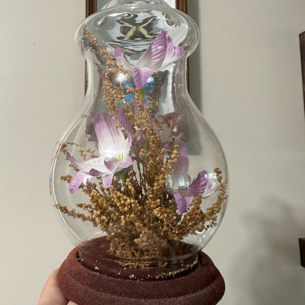 Glass decoration with wildflowers